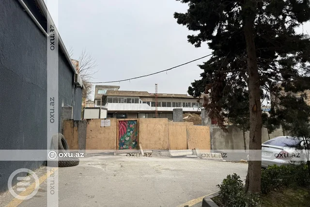 Yeni Yasamal sakinləri çətin vəziyyətdə: Məktəbə və bağçaya gedən yol niyə bağlıdır? - Foto