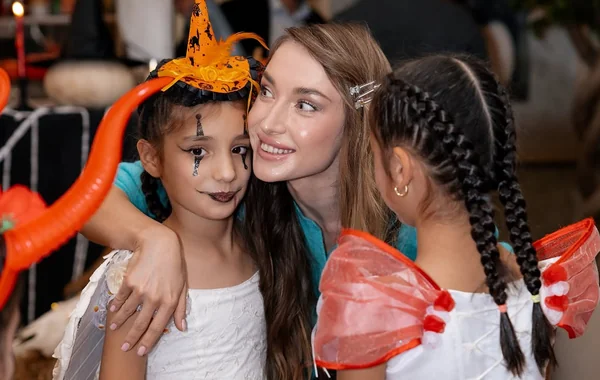 Alyona Əliyeva uşaqlar üçün təşkil olunmuş "Halloween" şənliyindən paylaşım edib - Foto