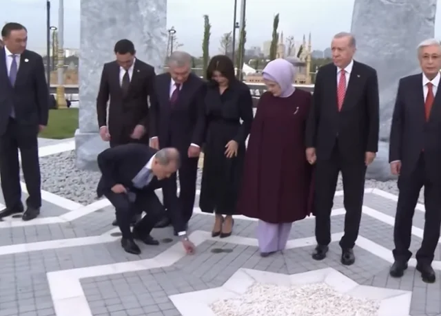Ceyhun Bayramov xanıma qarşı bir jesti ilə diqqət mərkəzinə düşdü - Video