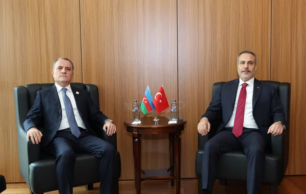 Ceyhun Bayramov Ankarada Hakan Fidanla görüşdü