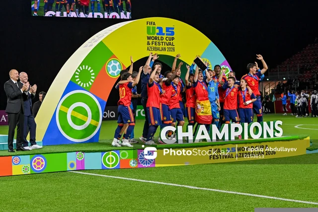Prezident İlham Əliyev FIFA U-15 World Cup and Festivalın final matçını izləyib, mükafatlandırma mərasimində iştirak edib - Foto/Video