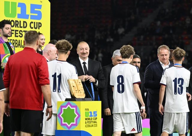 Prezident İlham Əliyev FIFA U-15 World Cup and Festivalın final matçını izləyib, mükafatlandırma mərasimində iştirak edib - Foto/Video