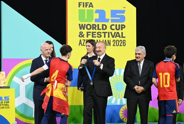 Prezident İlham Əliyev FIFA U-15 World Cup and Festivalın final matçını izləyib, mükafatlandırma mərasimində iştirak edib - Foto/Video