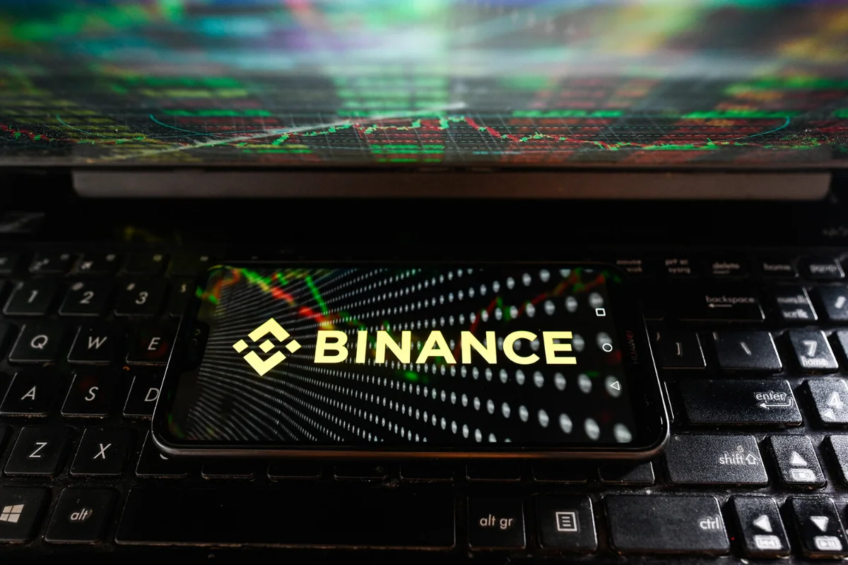 Криптовалюты резко упали после сообщения о взломе биржи Binance - Фото