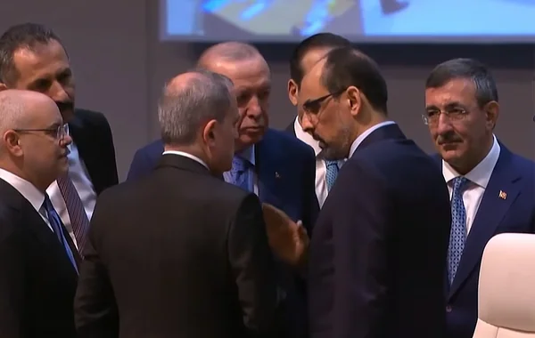 Rəcəb Tayyib Ərdoğan Ceyhun Bayramovla ayaqüstü söhbət edib - Video
