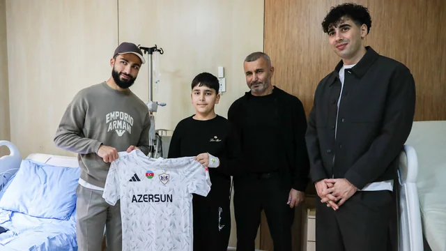 Onkoloji xəstəlikdən müalicə alan balaca pasiyent Qurban Qurbanov üçün "Qarabağ" mahnısını ifa etdi - Video