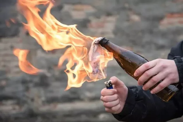 Azərbaycanda məktəbə "Molotov kokteyli" atıldı: İki nəfər həbs edildi - Foto