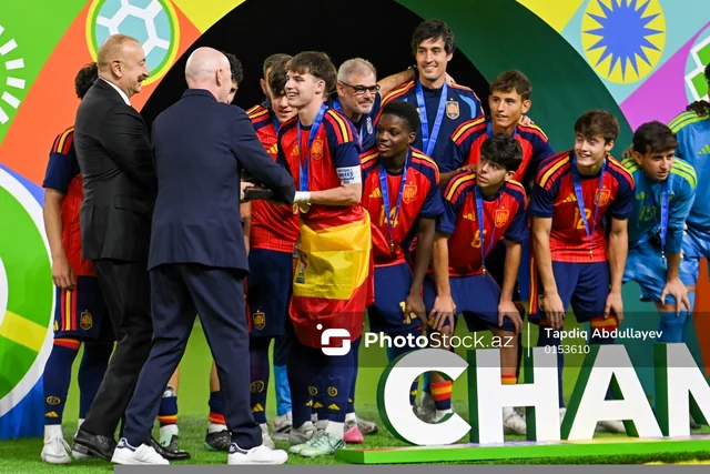 Prezident İlham Əliyev FIFA U-15 World Cup and Festivalın final matçını izləyib, mükafatlandırma mərasimində iştirak edib - Foto/Video