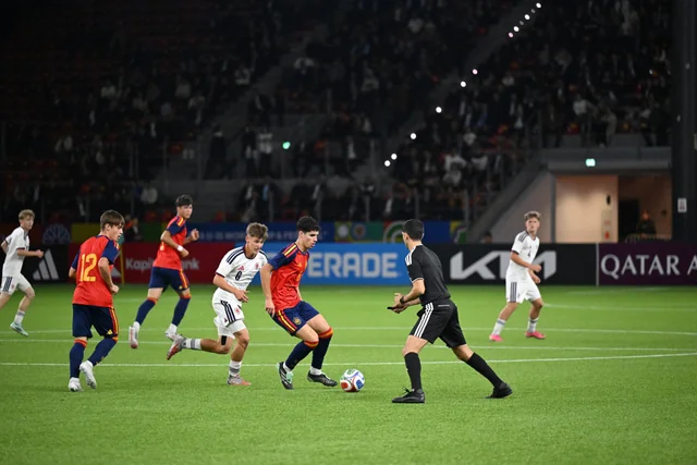 Prezident İlham Əliyev FIFA U-15 World Cup and Festivalın final matçını izləyib, mükafatlandırma mərasimində iştirak edib - Foto/Video