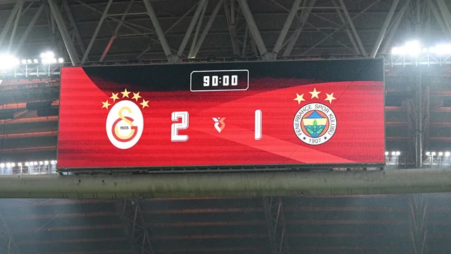 "Qalatasaray" "Fənərbağça"nın ulduzlarına görə cərimələndi
