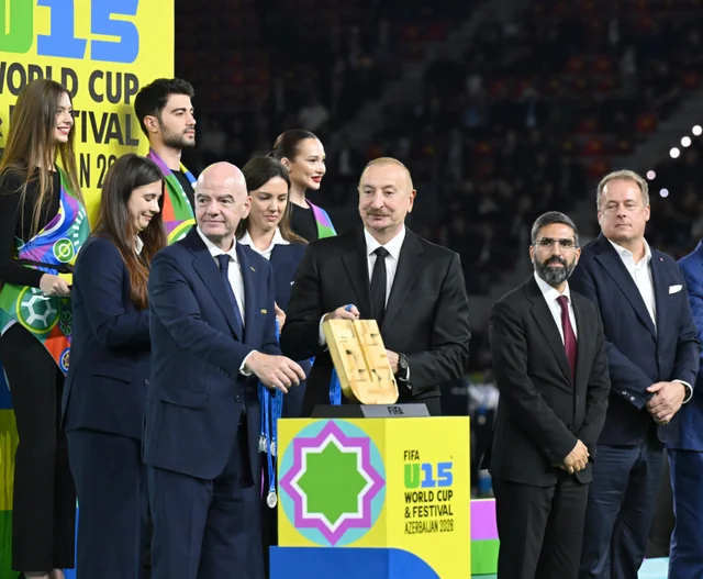 Prezident İlham Əliyev FIFA U-15 World Cup and Festivalın final matçını izləyib, mükafatlandırma mərasimində iştirak edib - Foto/Video