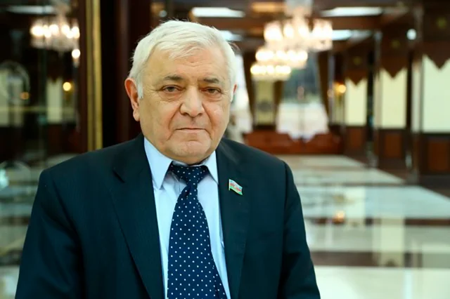 Aqil Abbas: "Ağdamda mənə niyə ev düşmür?"