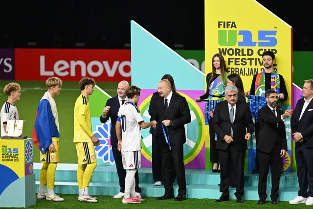 Prezident İlham Əliyev FIFA U-15 World Cup and Festivalın final matçını izləyib, mükafatlandırma mərasimində iştirak edib - Foto/Video