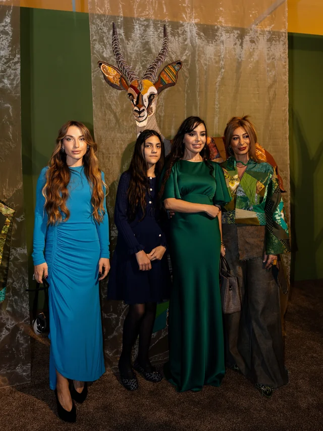 Alyona Əliyeva Baku Art Weekend sərgi festivalından paylaşım edib - Foto
