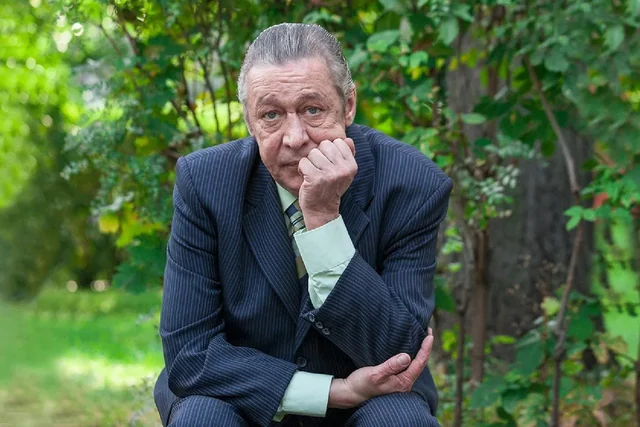 Отец убил человека, а мать ночами избивала под Земфиру: как живет дочь Михаила Ефремова, которая просит называть себя Сергеем - Фото
