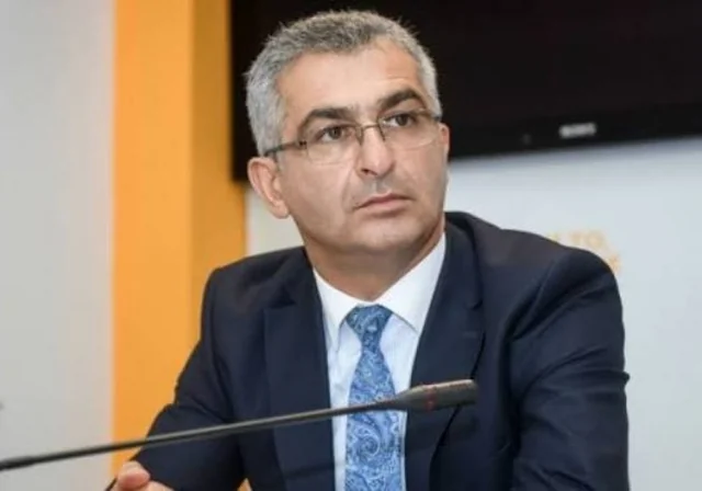Tələbələrə yardım 23 yaşda bitməməlidir: Səbəb - Foto