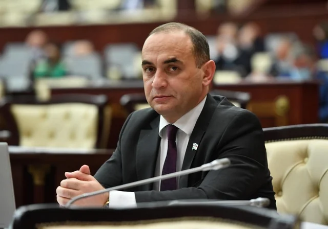 Tələbələrə yardım 23 yaşda bitməməlidir: Səbəb - Foto