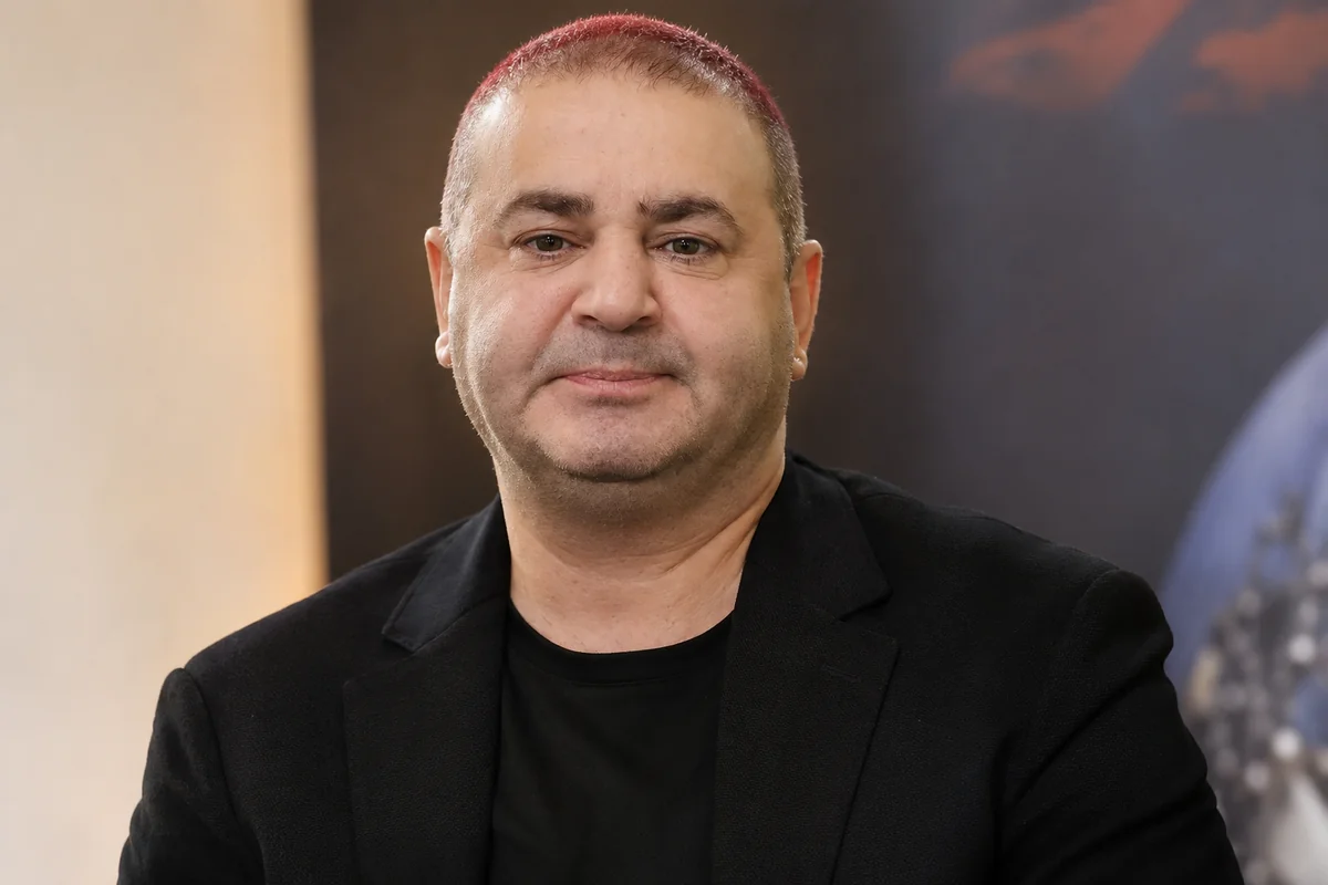 Məşhur aktyor Şafak Sezer tanınmaz hala düşdü - Foto